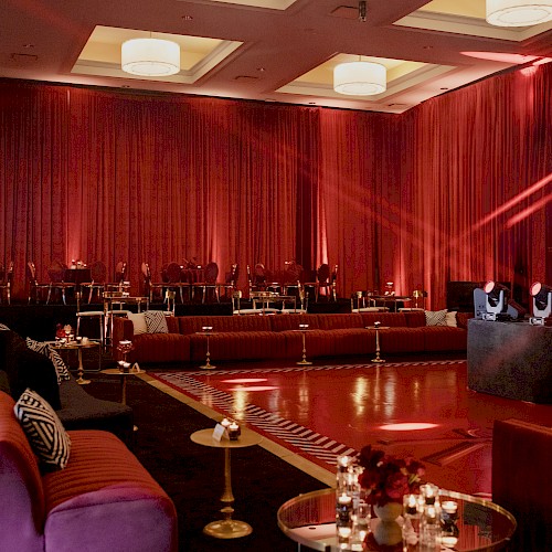 Hayes Mansion San Jose, Curio Collection by Hilton